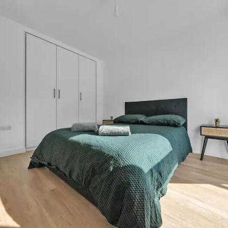 Appartamento Deluxe 1 Bed In Colindale Wembley With Freewifitv Londra Esterno foto