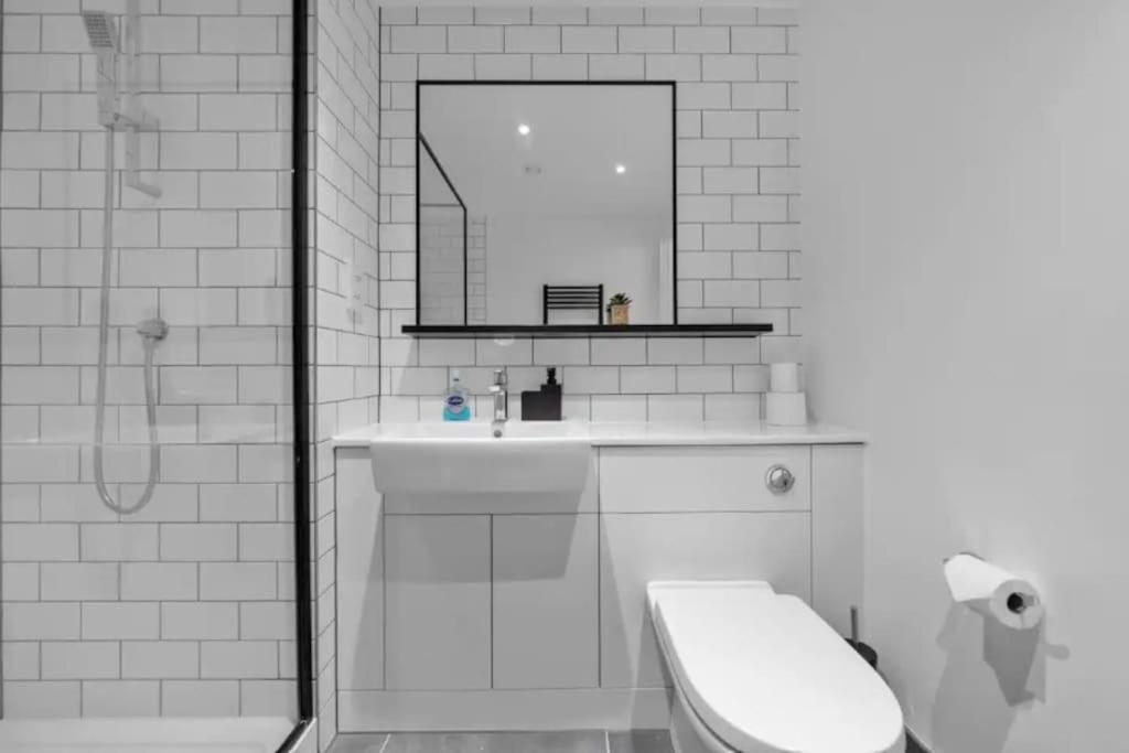 Appartamento Deluxe 1 Bed In Colindale Wembley With Freewifitv Londra Esterno foto