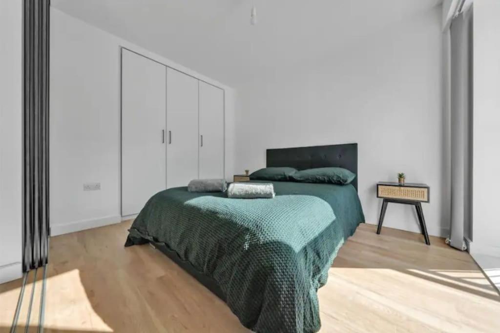 Appartamento Deluxe 1 Bed In Colindale Wembley With Freewifitv Londra Esterno foto