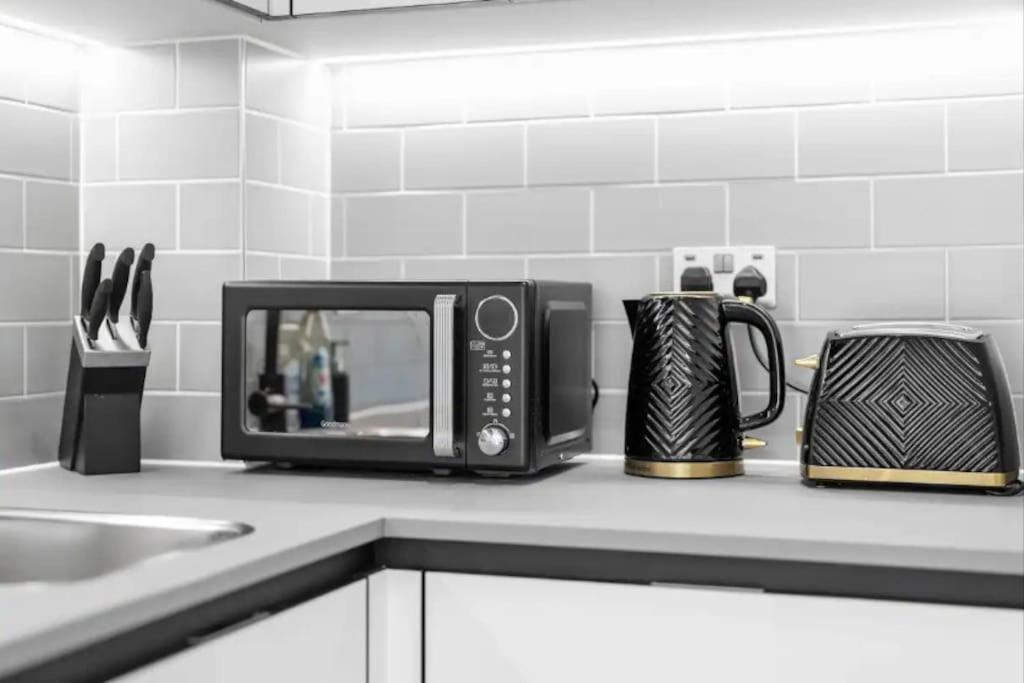 Appartamento Deluxe 1 Bed In Colindale Wembley With Freewifitv Londra Esterno foto